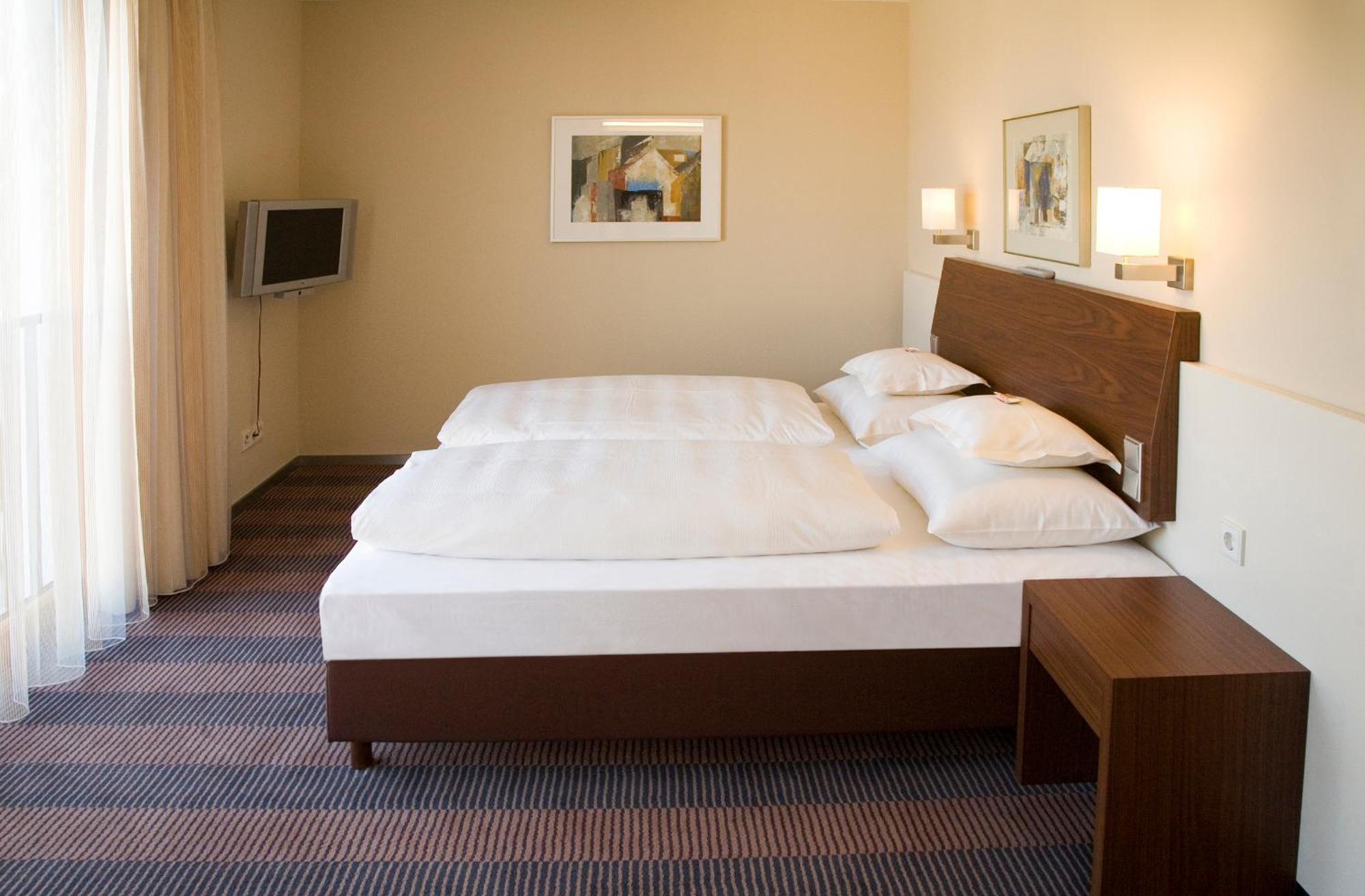 Hotel Gasthof Kroenele ลุสเตอเนา ภายนอก รูปภาพ